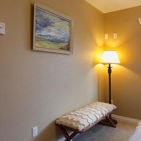 Lovely J Home -Stunning River View Cozy Two Bedroom Private Suite Нью-Вестминстер Экстерьер фото