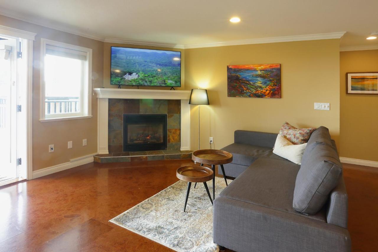 Lovely J Home -Stunning River View Cozy Two Bedroom Private Suite Нью-Вестминстер Экстерьер фото