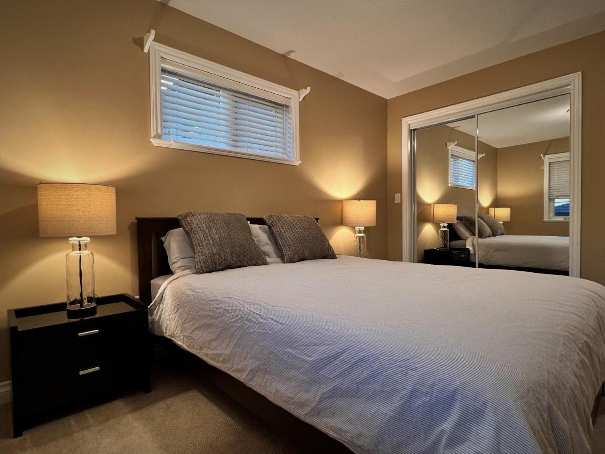 Lovely J Home -Stunning River View Cozy Two Bedroom Private Suite Нью-Вестминстер Экстерьер фото